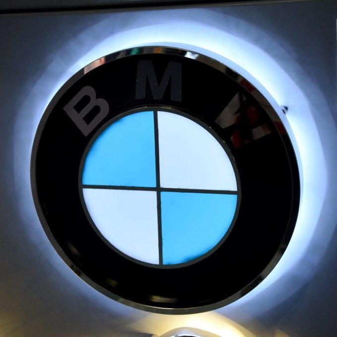 Vacuum Coating Acrylic BMW Automotive Signage Light Showroom Advertising Chrome Car Logo Sign
