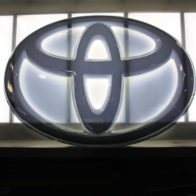 Vacuum Forming Acrylic Toyota Automotive Signage Illuminated Advertising Display Car Logo Sign Board